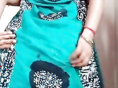 Desi mommy showing her huge butt and fingering her cunt part-2