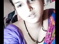 Beautiful Desi bhabhi shows her boobs